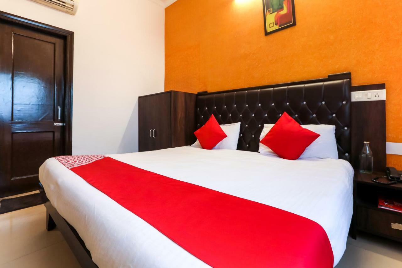 Hotel Oyo Flagship 37488 R V Regency 3*