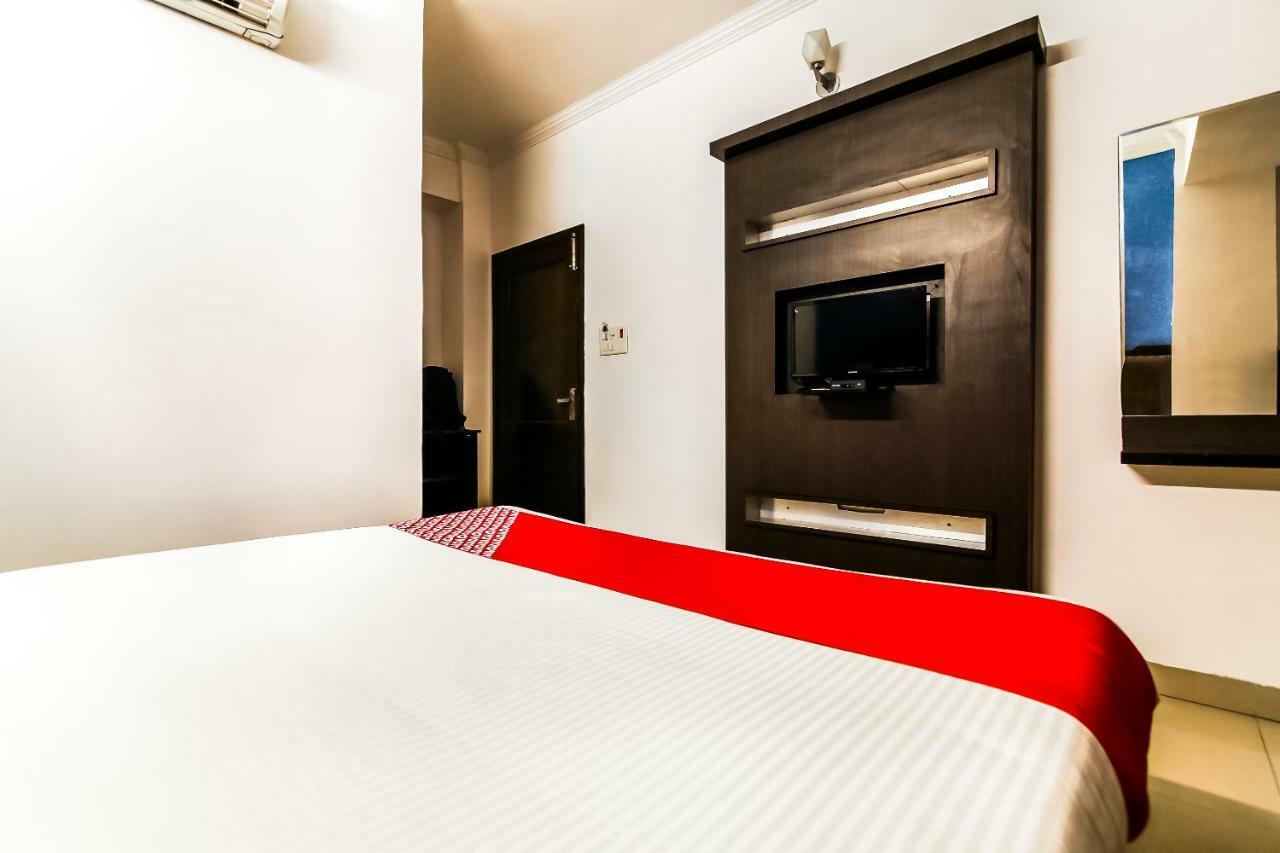 Oyo Flagship 37488 R V Regency Hotel 3*