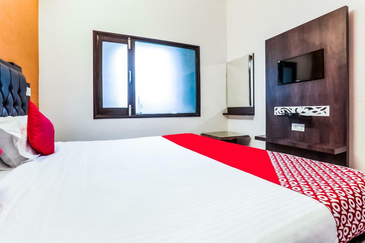 Oyo Flagship 37488 R V Regency 3*