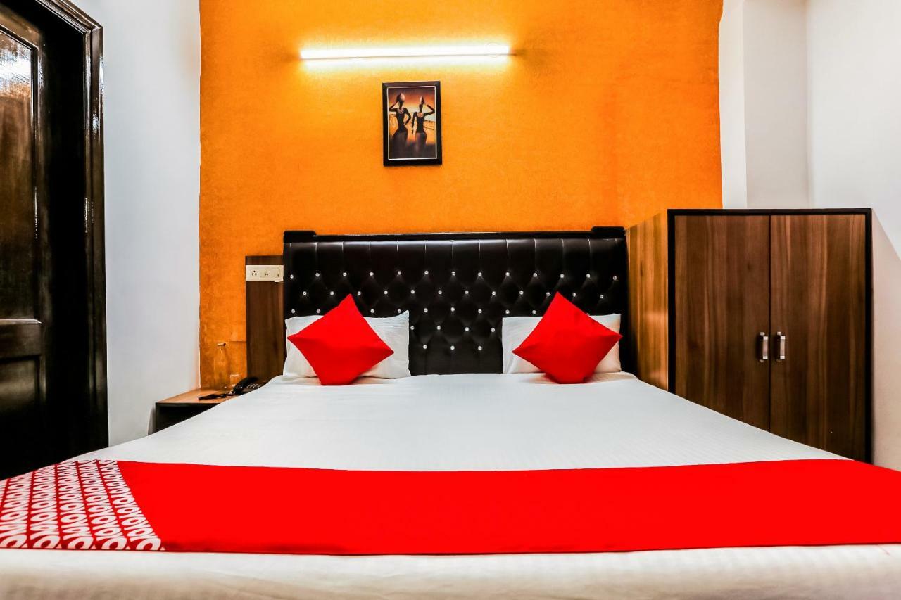 Hotel Oyo Flagship 37488 R V Regency 3*