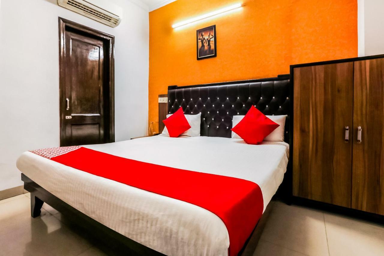 Hotel Oyo Flagship 37488 R V Regency