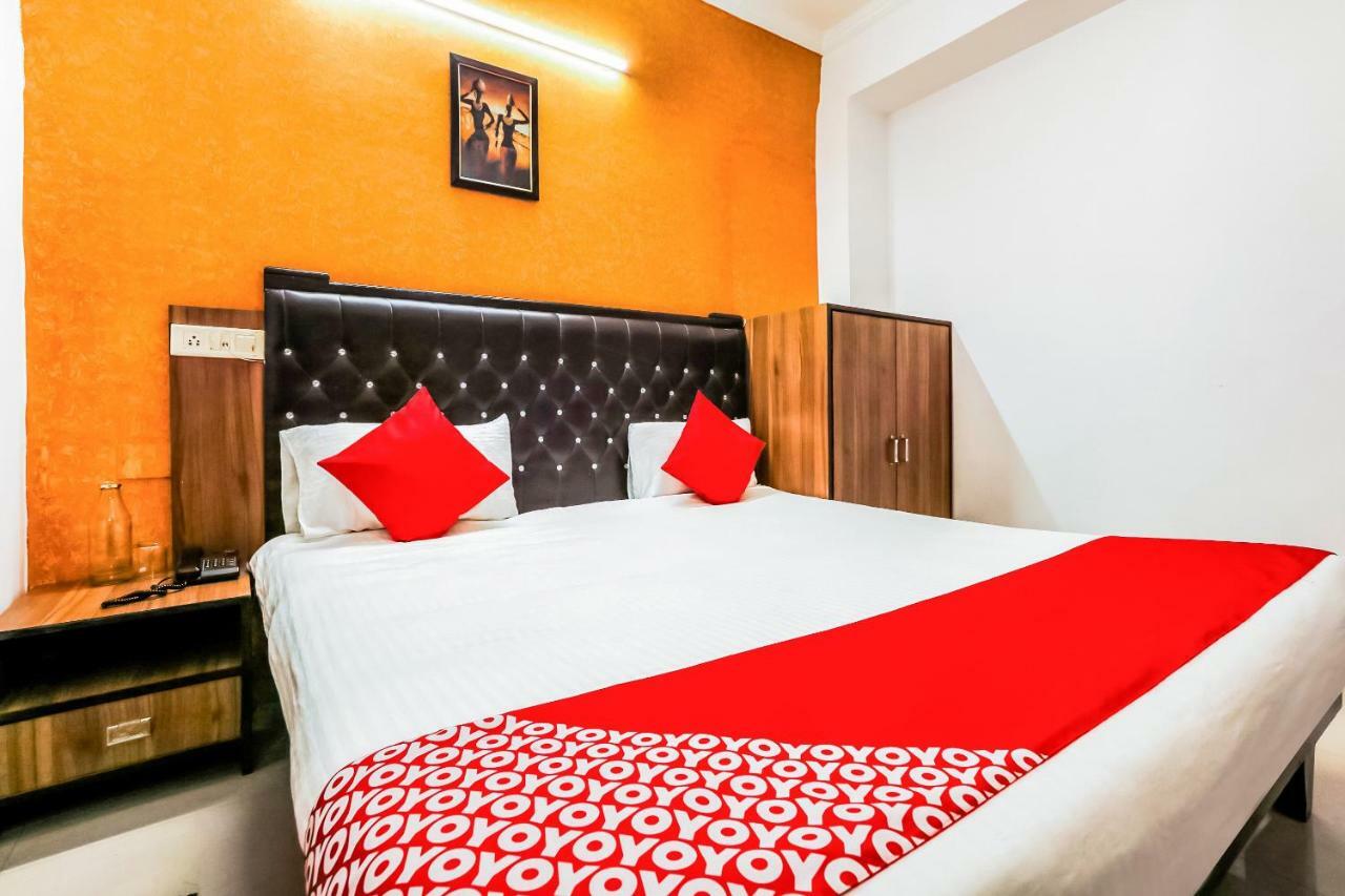 Hotel Oyo Flagship 37488 R V Regency 3*