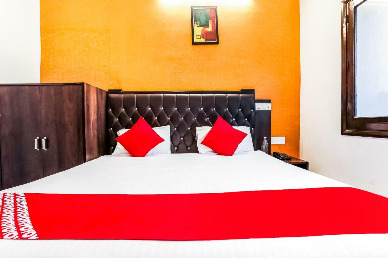 Oyo Flagship 37488 R V Regency Hotel